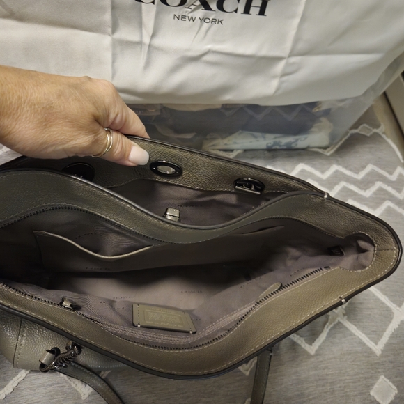 Coach - Picture 4 of 4